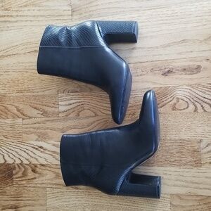 (7) ALDO Reptile Textured Classic Business Office Formal Classic Heeled Booties